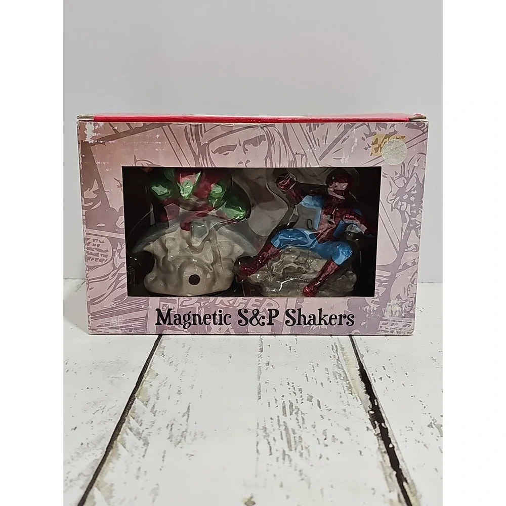 Magnetic Ceramic Salt and Pepper Shaker Set, Spiderman Vs Green Goblin 22927